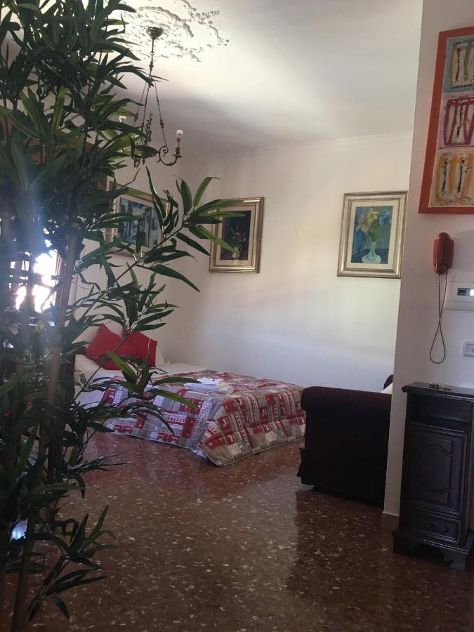 Apartamento Panoramic And Bright Penthouse Is Waiting For You Roma Exterior foto